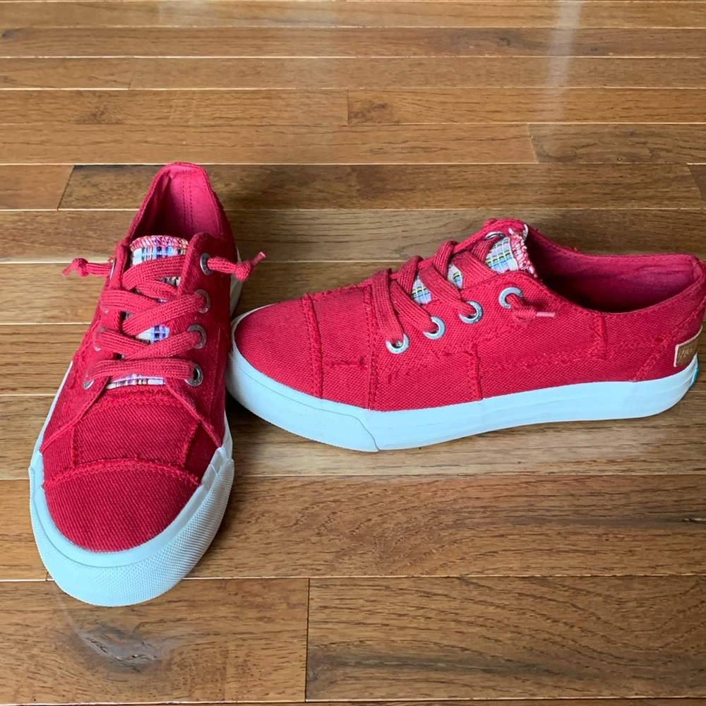 Blowfish slip on sneakers - size 7